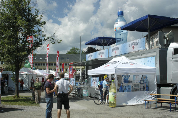 Tourbegleitung mit einem RennradSimulator auf dem ShowTruck von Gerolsteiner