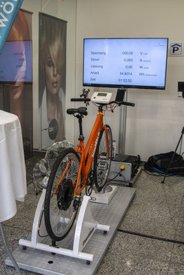 Umweltbike V1 mit PowerBox und 50" Bildschirm