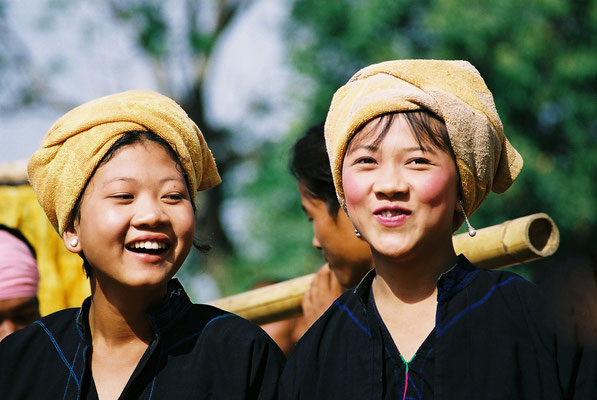 Deux jeunes Birmanes à Bagan