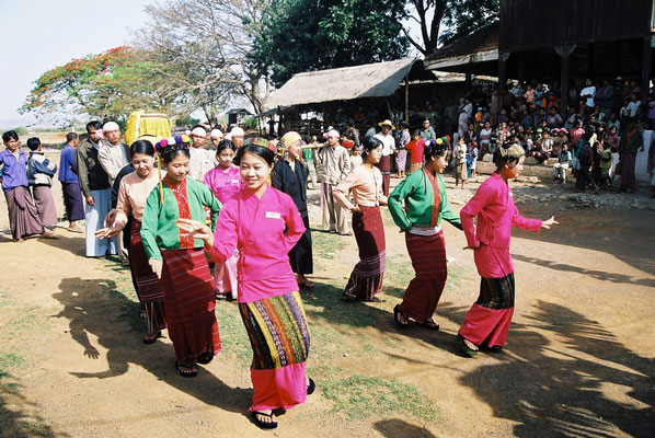 Danses traditionnelles à Bagan, Birmanie