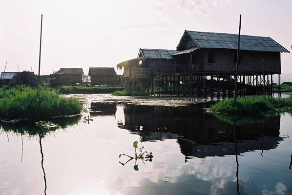 Village lacustre, lac Inlé, Birmanie