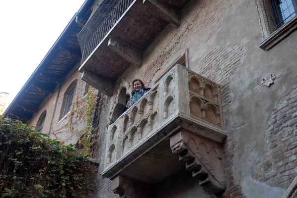 Juliette, alias Christelle, sur son balcon à Verone....