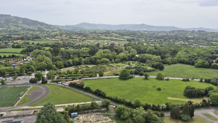 Blick vom Turm aufs Gelände