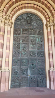 Dom Eingangstor