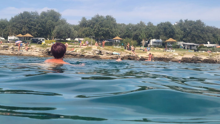 im Wasser am Campingplatz