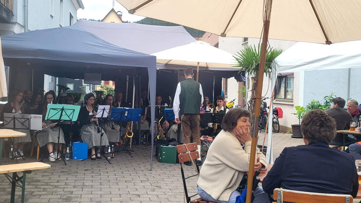 Hoffest mit Blasmusik