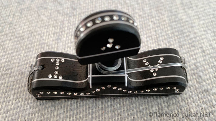 CAPO KAPO CEJILLA SWAROVSKI CRYSTALS - INITIALS I. V.