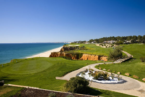 Algarve er et mekka for golfentusiaster. Her fra en runde med fantastisk utsikt.