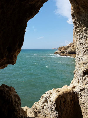 I grotten ved Boneca Bar / Algar Seco, nær Carvoeiro.