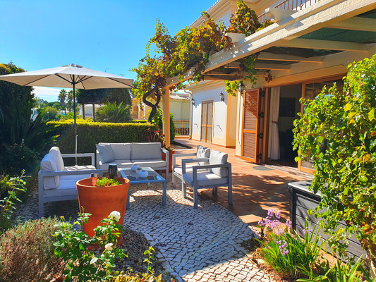 Spacious outdoor lounge in front of the house.