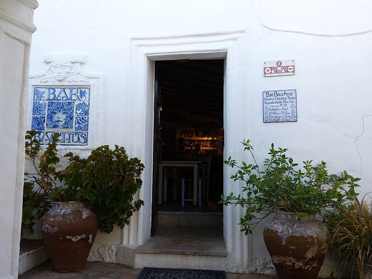 Bar Bacchus bei Porches Pottery.