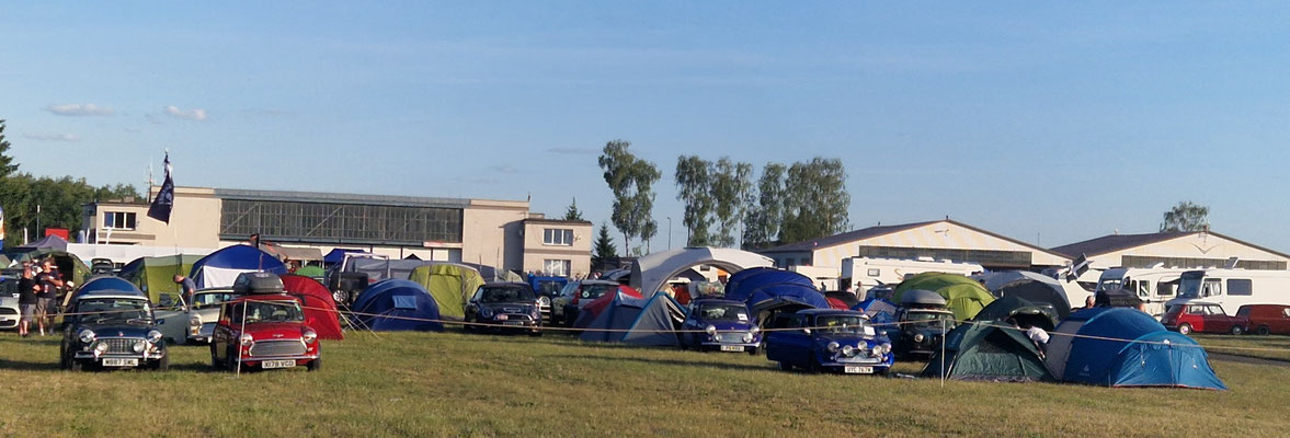 Richtung Flugfeld war noch ausreichend Platz.