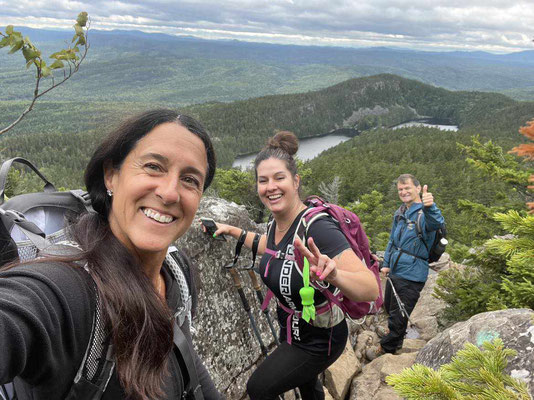 Isabelle, Nathalie et Claude vers le haut point de Borestone