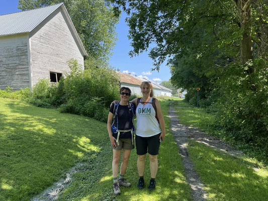 Francine et Nathalie sur le sentier