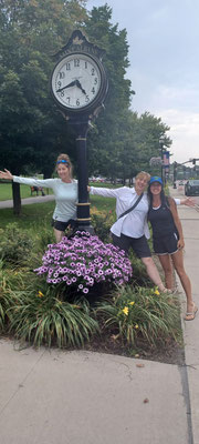 Marjorie, Nathalie et Isabelle dans un parc de St-Albans