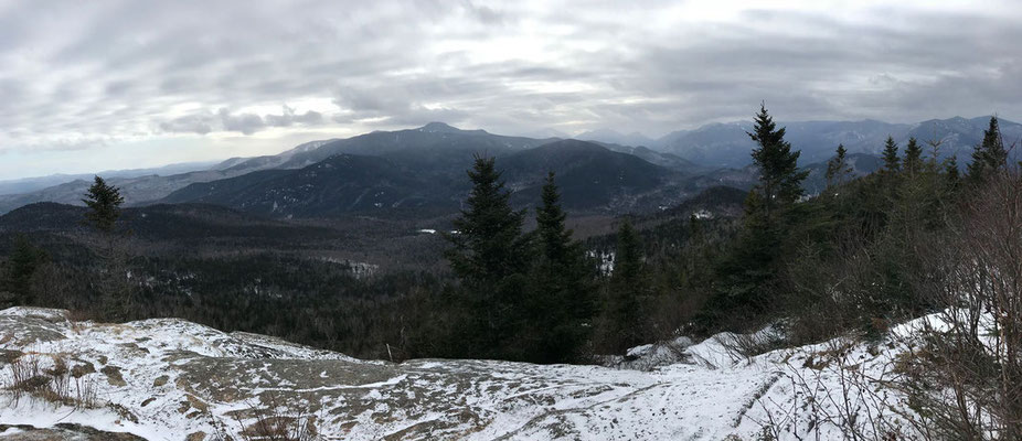 Magnifique image d'hiver des High Peaks
