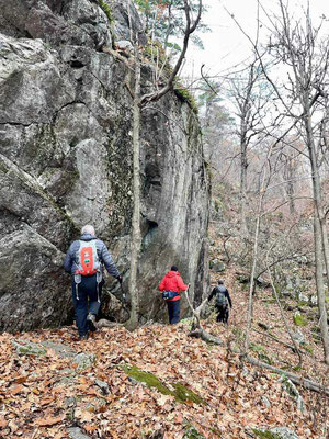 On avance en contournant le massif de Coon