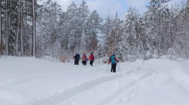 Et c'est un départ dans cette neige abondante