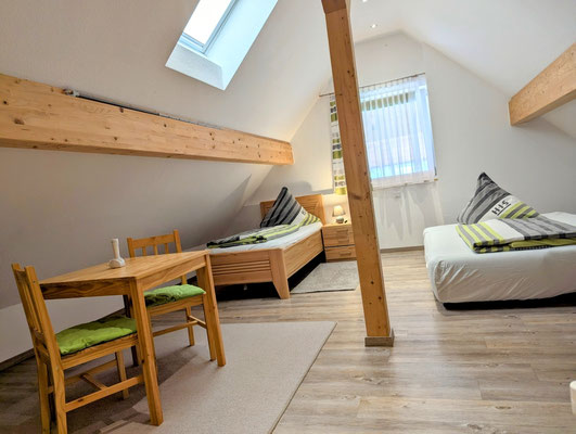 Oberes (Kinder-) Schlafzimmer mit komfortabler Schlafcouch 140/200