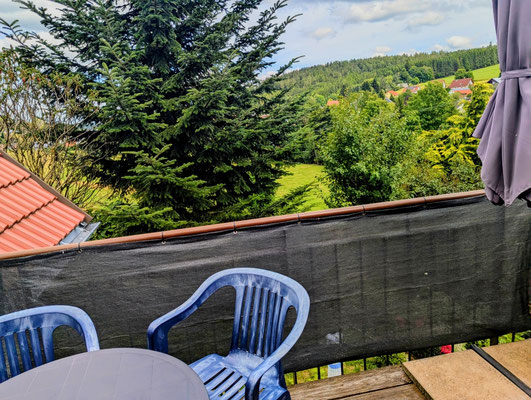 Kleiner gemütlicher Balkon am Schlafzimmer 