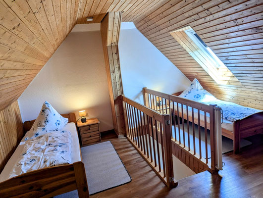 Oberes (Kinder-) Schlafzimmer 