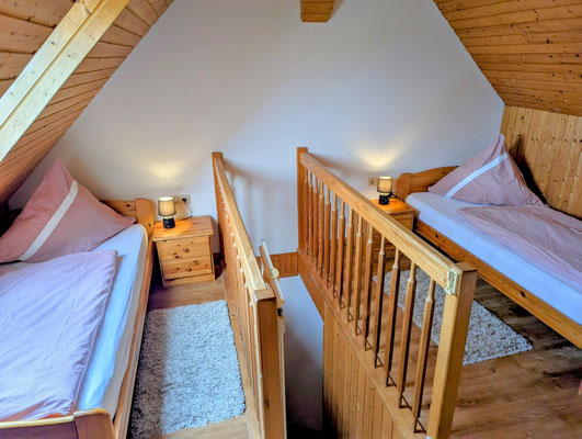 Oberes (Kinder-)/Schlafzimmer 