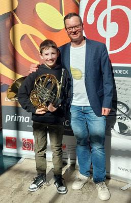 Matthias mit seinem Lehrer Christoph Fuetsch, Horn AG I, 1. Preis 86,25 Punkte