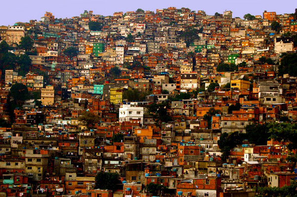 Rio de Janeiro, Die Favela Rocinha, das größte Armenviertel Brasiliens, wo laut amtlichen Angaben etwa 100.000 Menschen leben.