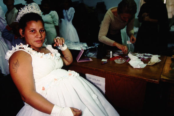 São Paulo, Kollektivvermählung im berüchtigten Gefängnis Carandirú, in dem zeitweilig bis zu 8000 Häftlinge einsaßen. Durch die Heirat wurde den Insassen Strafverkürzung von bis zu drei Jahren gewährt. Das Gefängnis wurde mittlerweile abgerissen.