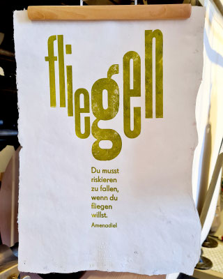 Fliegen, Handgeschöpftes Papier, ca. 300 × 420 mm, 8 Exemplare