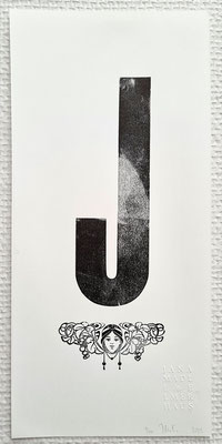 J – Jugendstil Plakat, Biotop-Naturpapier, 140 × 210 mm, limitiert