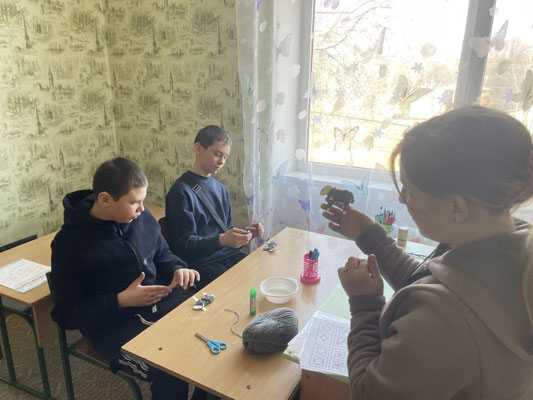 завдання виявилося не таким простим, і завимагало від неї додаткових пояснень, а від "учнів" - уваги та ретельності.