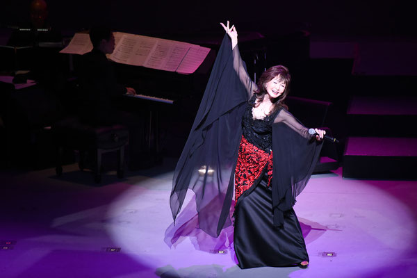 山本リンダ「ジンガレーラ」「涙」