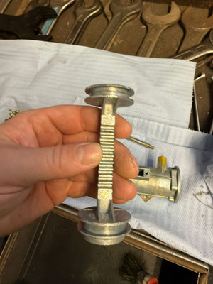 Pneumatic motor construction, windshield wiper motorm KRAS, SIL, URAL, Tractor K700/701 Kirovetz, T150K. Устройство двигателя пневморедуктора двигателя пневматического стеклоочистителя СЛ440 КРАЗ, ЗИЛ, УРАЛ, Трактор К700/701, Т150.