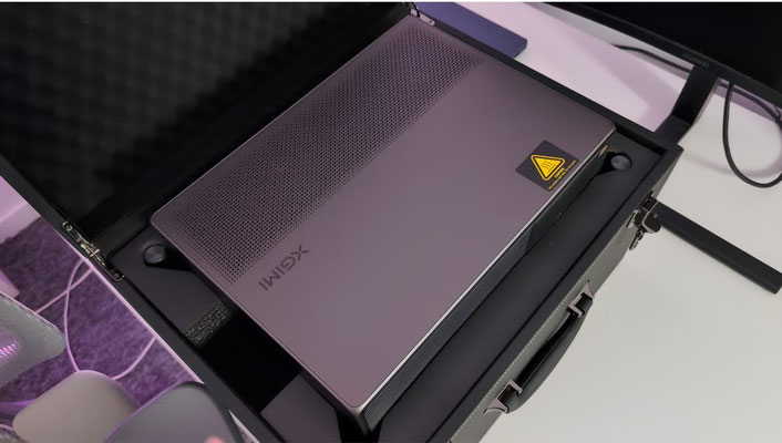 XGIMI Titan Noir Max dans sa valise