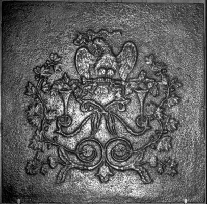 Inv.-Nr. 125    Symbol für das Kasierreich Frankreich, Kaminplatte 70 x 70, Lothringen, 1804-1814 