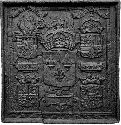  Inv.-Nr. 30   Wappenkomposition anlässlich der Ernennung des Charles de Lorraine-Guise-Charligny, zum Bischof von Verdun, Kaminplatte,  77 x 75 cm, Lothringen, dat. 1611