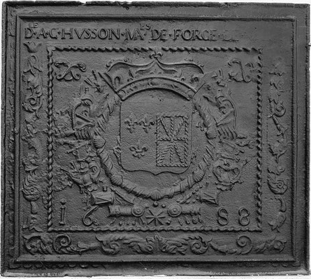  Inv.-Nr. 41   Allianzwappen Frankreich-Navarra (Ludwig XIV.), gegossen anlässlich des Beginns des Pfälzischen Erbfolgekrieges (1688-1697),  Kaminplatte, 97 x 86 cm, Villerupt, dat. 1688