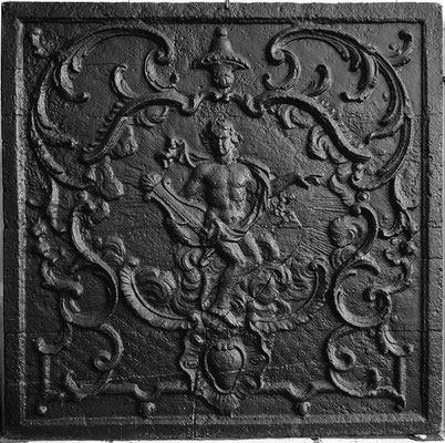 Inv.-Nr. 287   Apollon, Kaminplatte 81 x 81 cm, Lothringen, 2. H. 18. Jh.