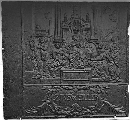 Inv.-Nr. 266   Allegorie Französisches Königstum, Kaminplatte 74 x 67 cm, Zinsweiler, um 1729