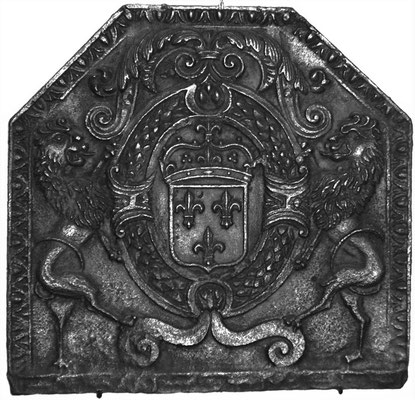  Inv.-Nr. 17   Wappen Frankreich (Heinrich IV.),  Kaminplatte 63 x 60 cm, Lothringen, 2. H. 16. Jh. 