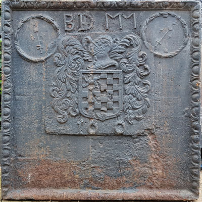Inv.-Nr. 414   Wappen Le Prévost,  Kaminplatte, XX x XX cm, Cousance,  dat. 1600