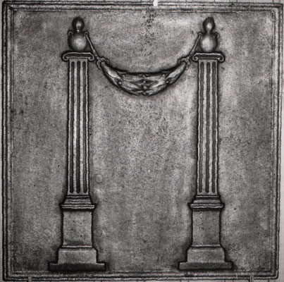  Inv.-Nr. 282   Zwei kannelierte Säulen  Kaminplatte xx x xx cm, Lothringen, um 1800 