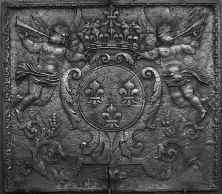 Inv.-Nr. 100   Wappen Frankreich (Ludwig XIV.),  Kaminplatte 103 x 90 cm, Lothringen, um 1680