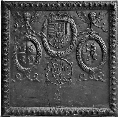 Inv.-Nr. 425   Wappen Georges de Mainbourg und Catherine de Bermand,  Kaminplatte 105 x 106 cm, Moyeuvre (?), dat. 1600