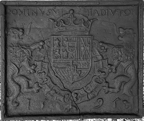 Inv.-Nr. 420   Wappen Spanien Philipp II.,  Kaminplatte 75 x 63 cm, Villerupt, dat. 1595