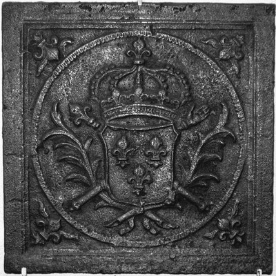 Inv.-Nr. 106   Wappen Frankreich (Ludwig XIV.),  Kaminplatte 47 x 47 cm, Lothringen um 1690
