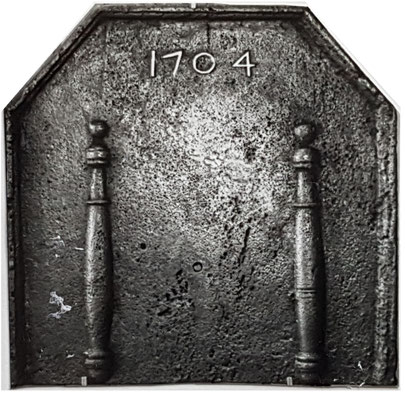  Inv.-Nr. 401   Säulen der Standhaftigkeit, Kaminplatte  xx x xx cm, Lothringen, dat. 1704