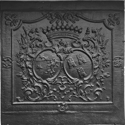  Inv.-Nr. 53   Allianzwappen Abtei Fraulautern  - Marie-Therese Freifrau von Saintignon - Namur,  Kaminplatte 79 x 69 cm, Dillingen, um 1735 