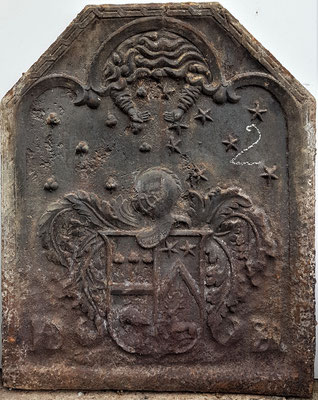 Inv.-Nr. 410   Hochzeitswappen ?/Dubois,  Kaminplatte, 68 x 85 cm, um 1634
